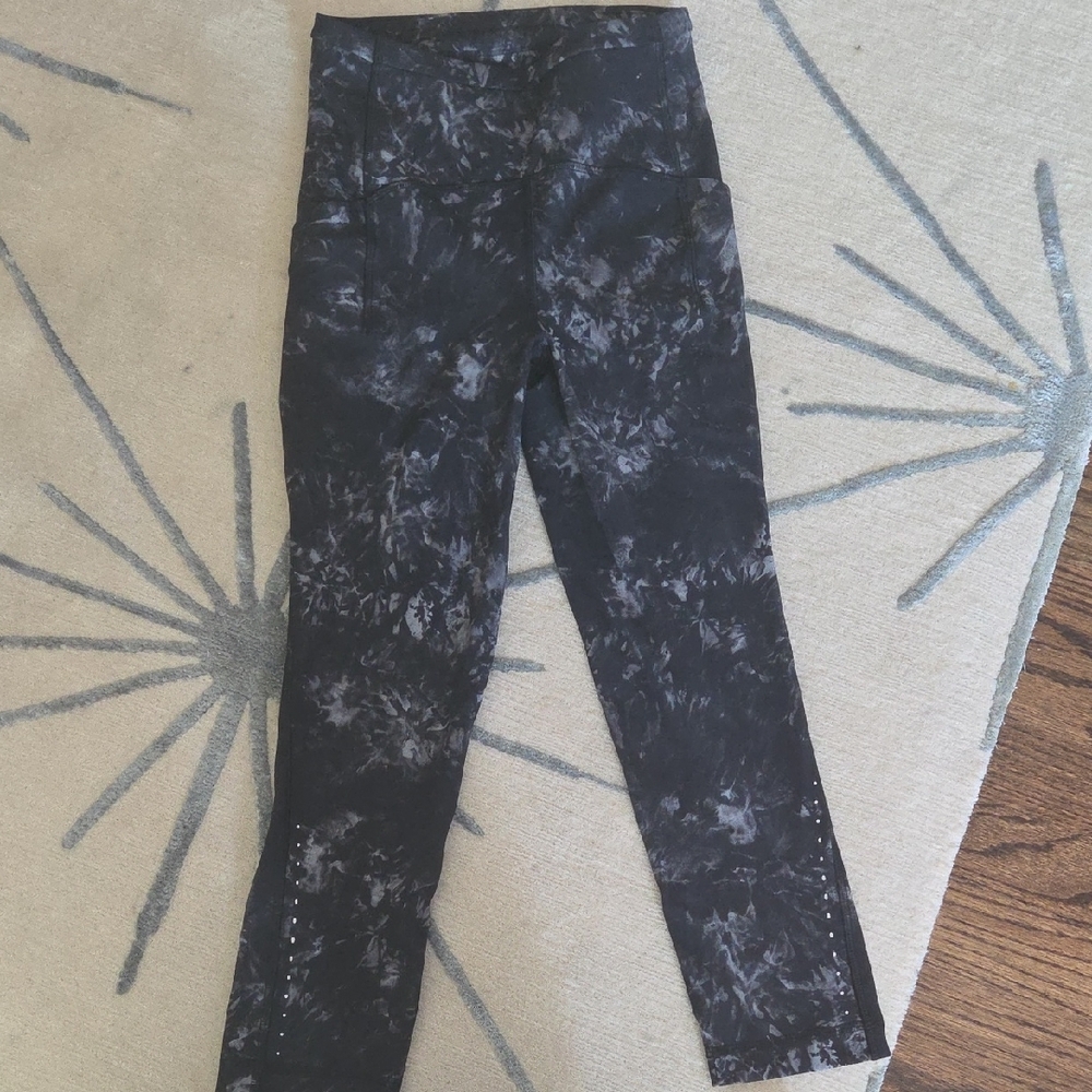 Lululemon Athletica Black and Gray Cropped Jeans with Distressed Look